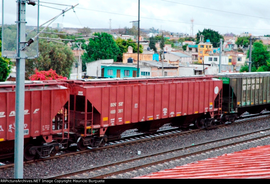 BNSF Covered Hopper